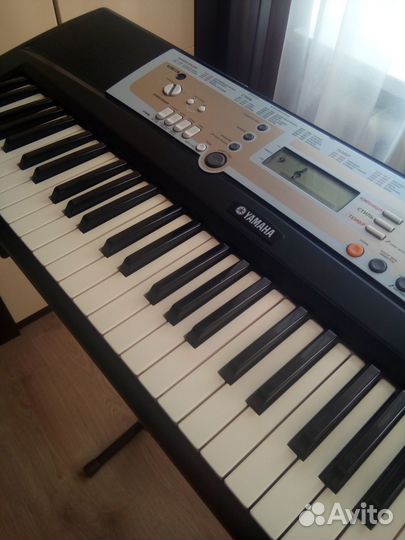 Синтезатор yamaha PSR - R 200