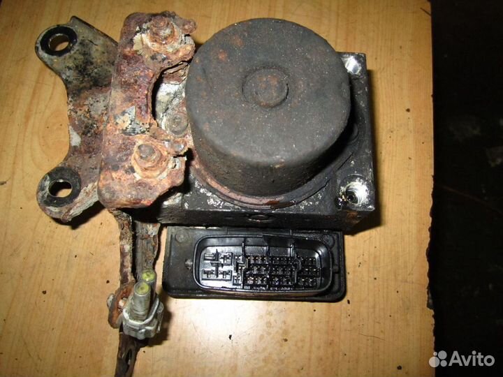 Блок abs toyota yaris verso