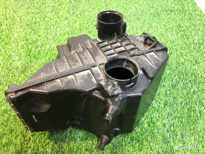 Корпус воздушного фильтра Mitsubishi Galant 7