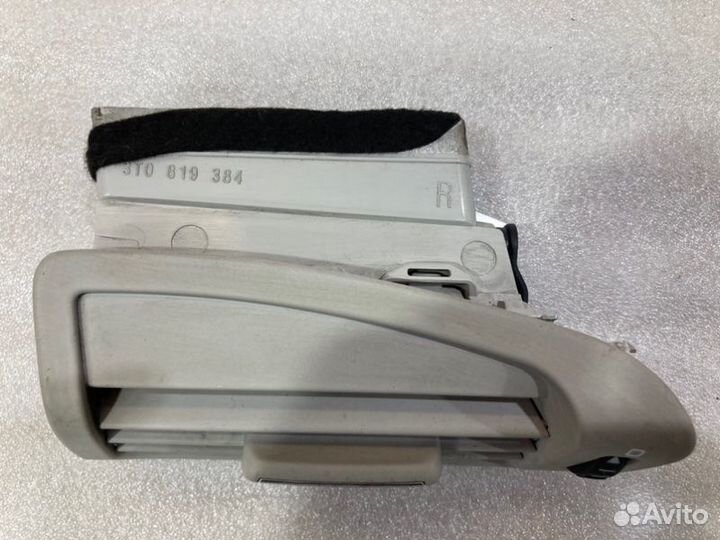 Дефлектор воздушный передний правый Skoda Superb