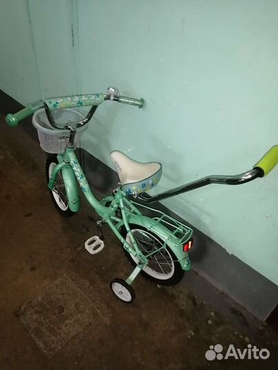 Детский велосипед с родительской ручкой