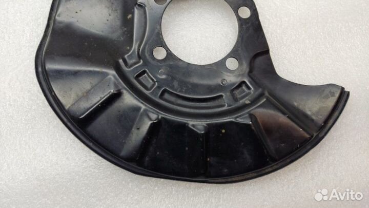 Пыльник тормозного диска задний правый Toyota