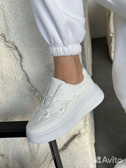 Кроссовки женские весна-лето