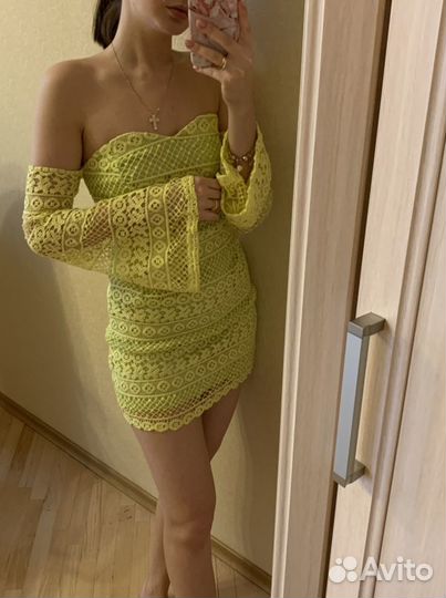 Платье с открытыми плечами ASOS