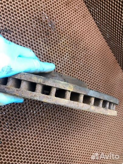 Тормозной диск передний Mitsubishi Lancer седан