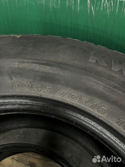 Kumho I'Zen Stud Snow KW11 235/70 R16