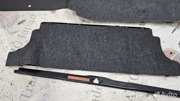 Обшивка багажника на Mercedes-Benz W123