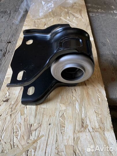 Задний сайлентблок переднего рычага land rover