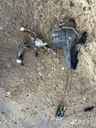 Замок задний левый правый двери RAV4 xa20