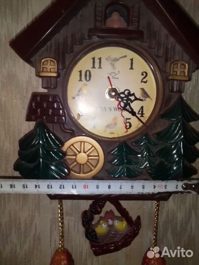 Настенные часы пластмассовые