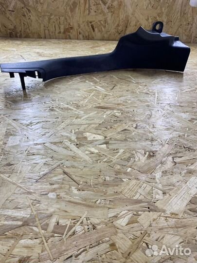 Держатель задней полки левый Renault Megane 2007