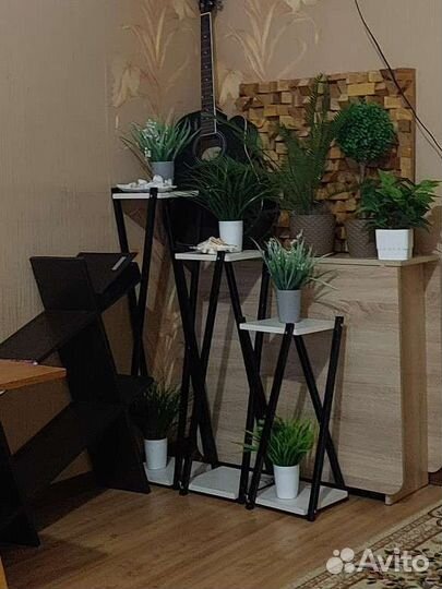 Декоративные искусственные цветы в горшках