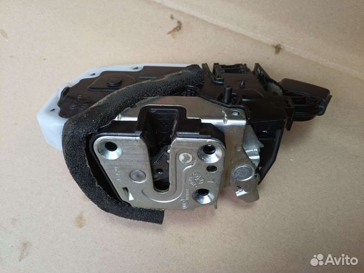 Задний левый замок двери Nissan Almera G15