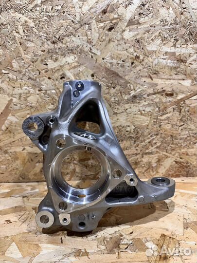 Поворотный кулак передний Tiguan 2 Octavia A7