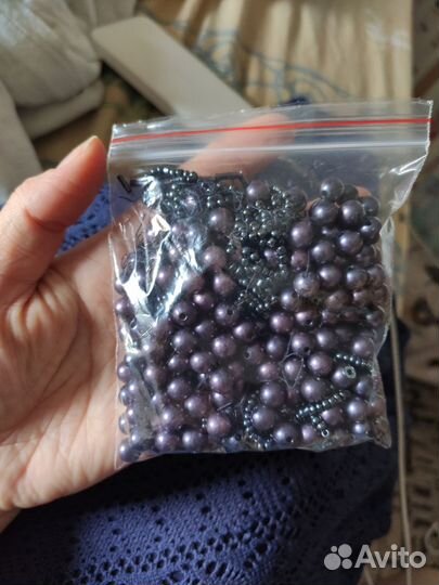 Бисер бусины стеклярус в одной цветовой гамме