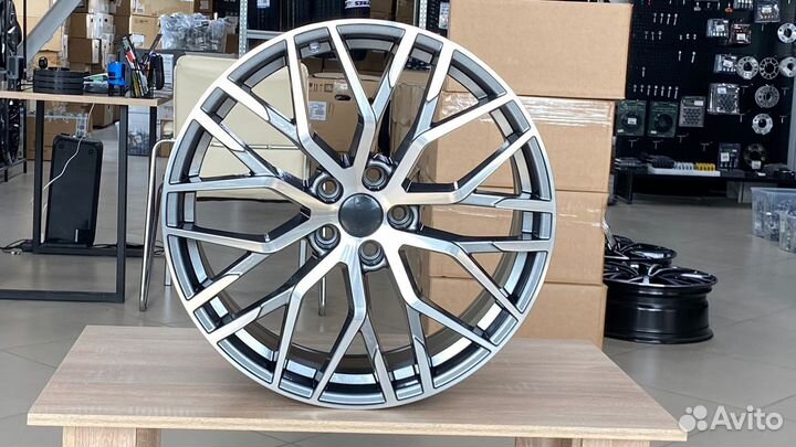 Диск литой Khomen Wheels R20 5*114.3 Lexus/Toyota