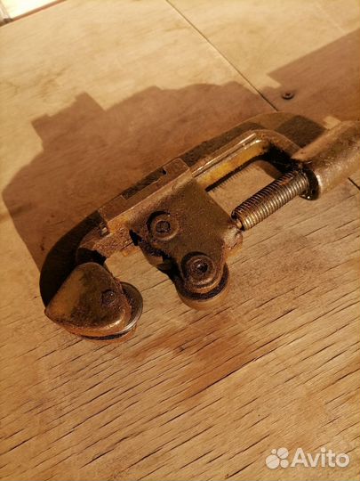 Роликовый труборез для стальной трубы