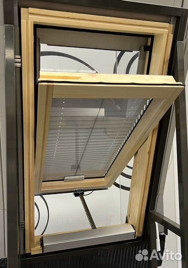Деревянное мансардное окно