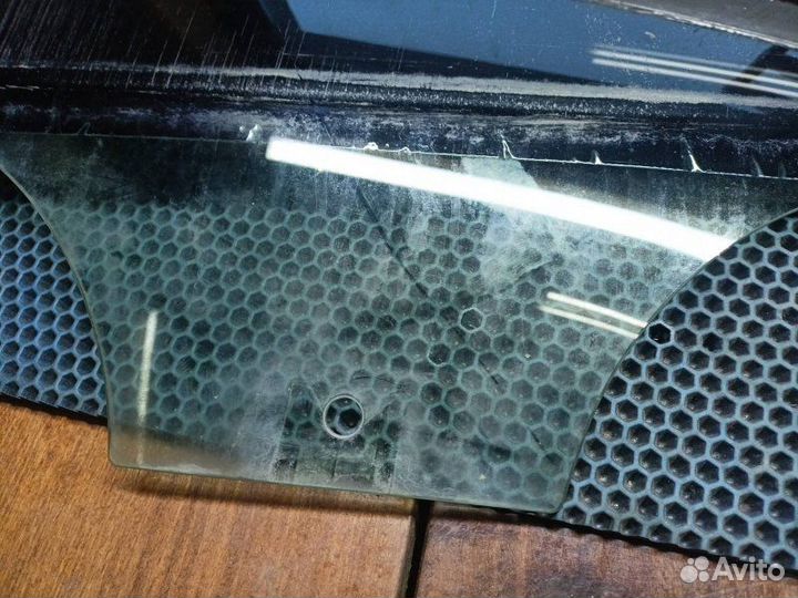 Стекло двери задней левой Volkswagen Passat B5 AWM