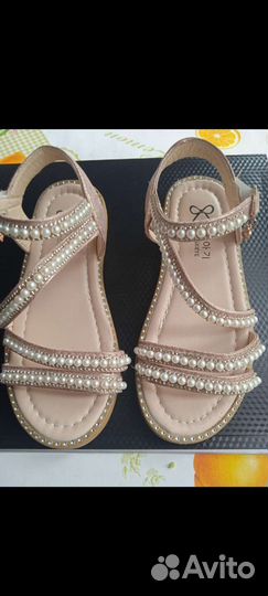 Сандалии новые