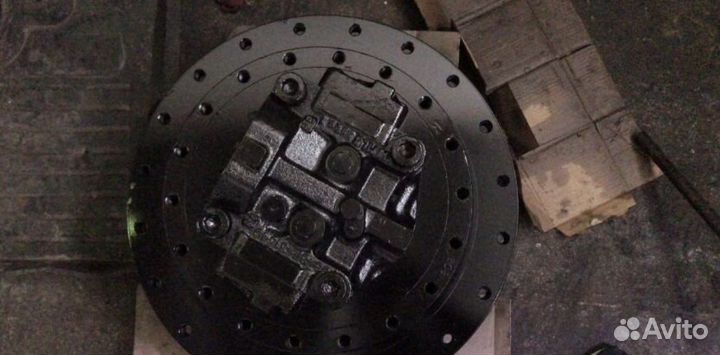 Редуктор хода komatsu pc 200-7