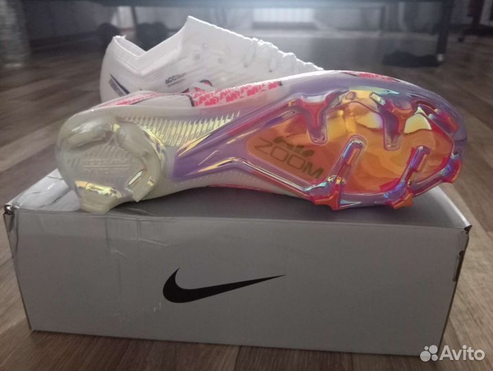 Футбольные бутсы nike