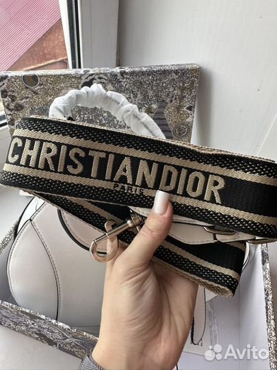 Сумка christian dior белая седло