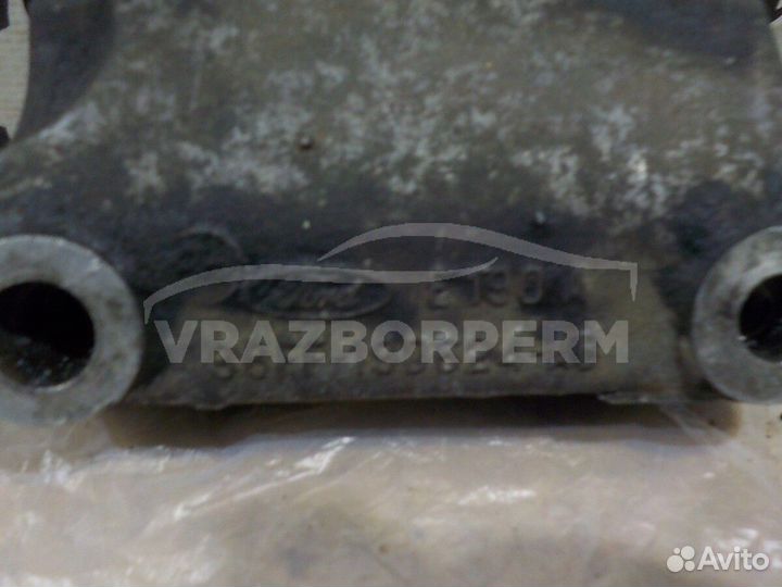 Кронштейн компрессора кондиционера Ford Focus