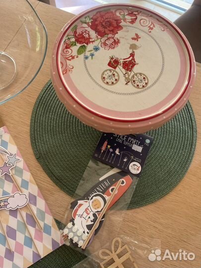 Тортовницы, фруктовницы, топперы на торт