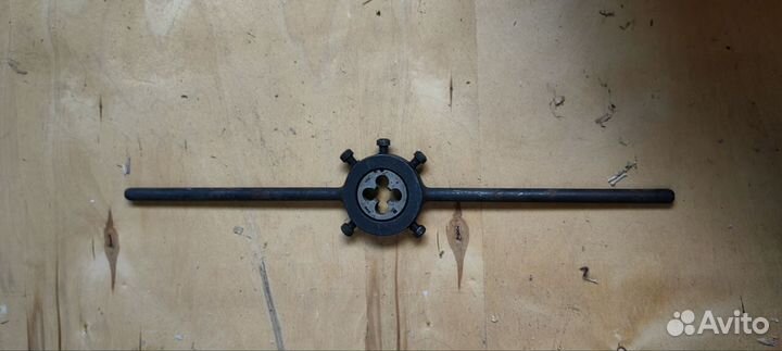 Плашкодержатель