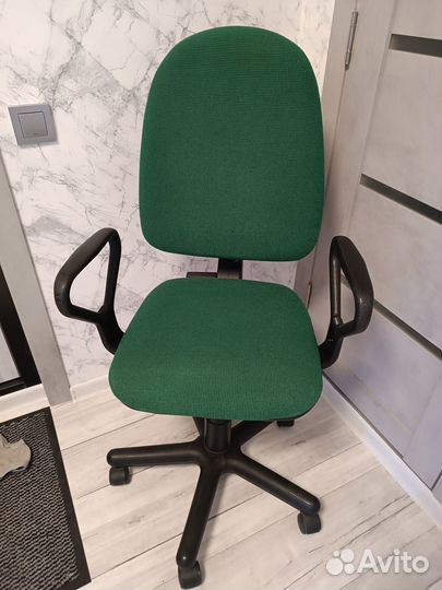 Продам компьютерное кресло б/у