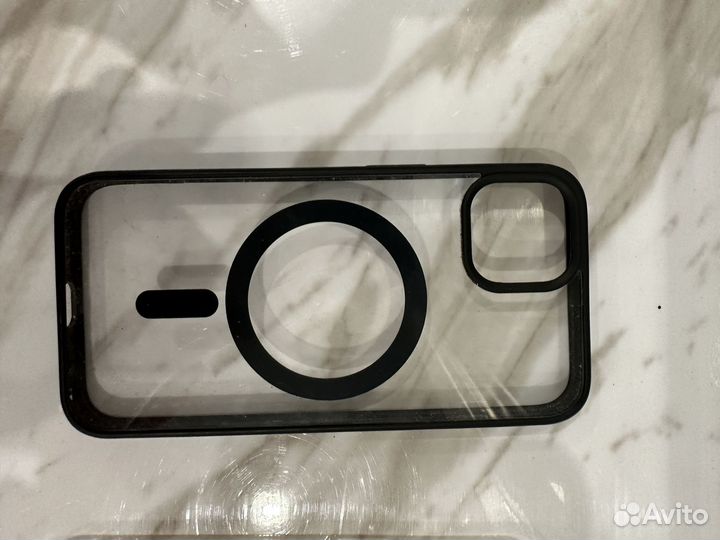 Чехлы на iPhone 13