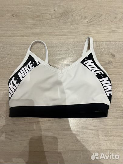 Спортивный топ nike