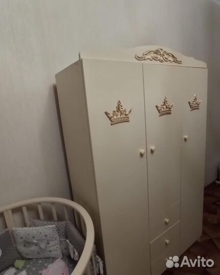 Шкаф детский трехстворчатый