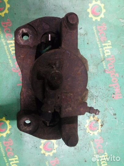 Суппорт передний правый Toyota 150