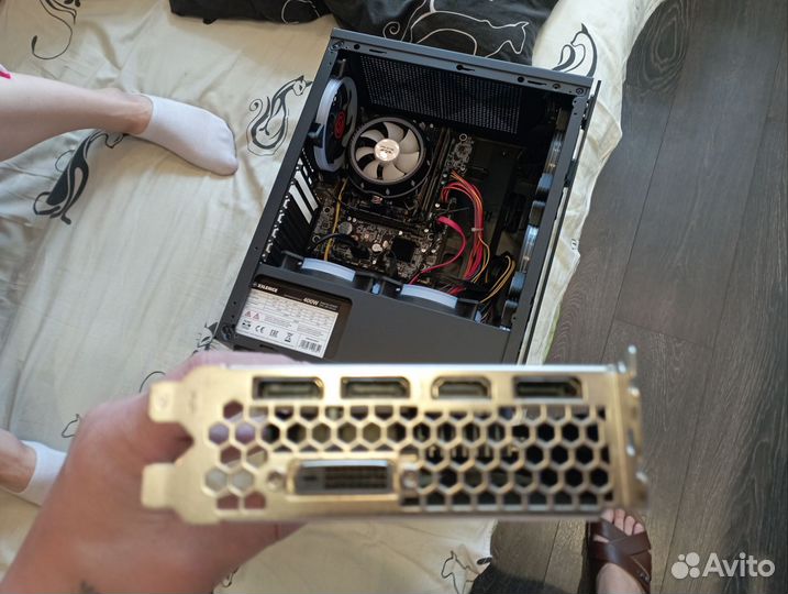 Материнская плата с процессором и памятью