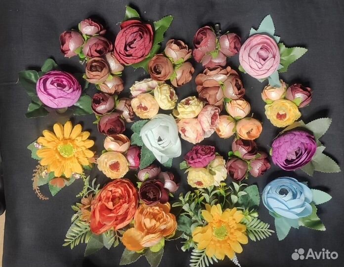 Цветы на заколках