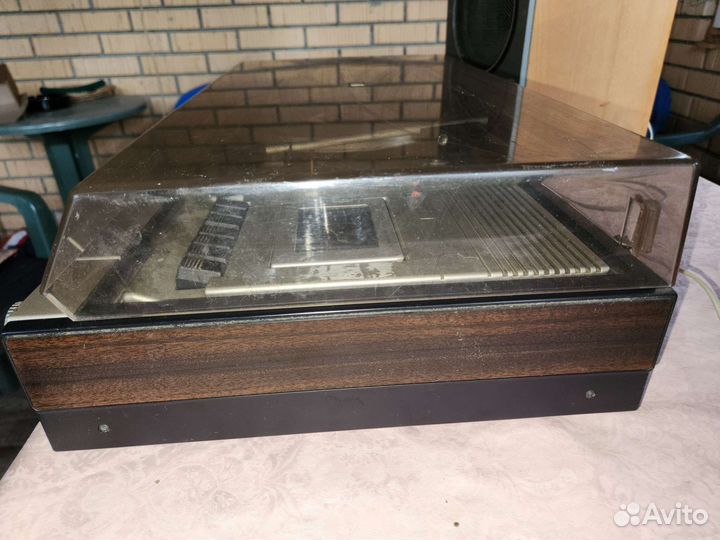 Проигрыватель винила, касетник и радио