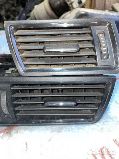 Воздуховод панели торпеды Шкода Рапид