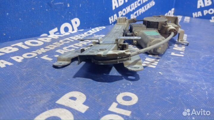 Задний правый стеклоподъемник Nissan X-Trail T30