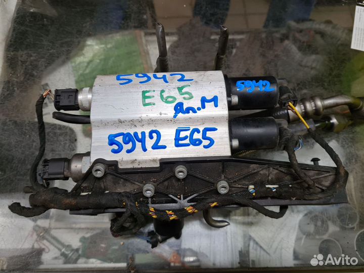 Блок клапанов пневмоподвески BMW 7 E65