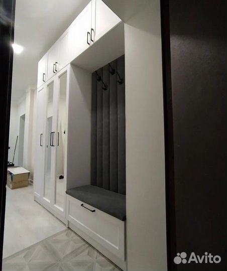 Прихожая по индивидуальному заказу в потолок