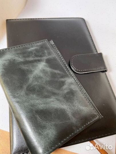 Обложка на паспорт из кожи с отсеками под карты