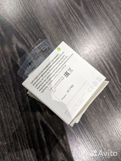 Переходник lightning to headphone jack оригинал