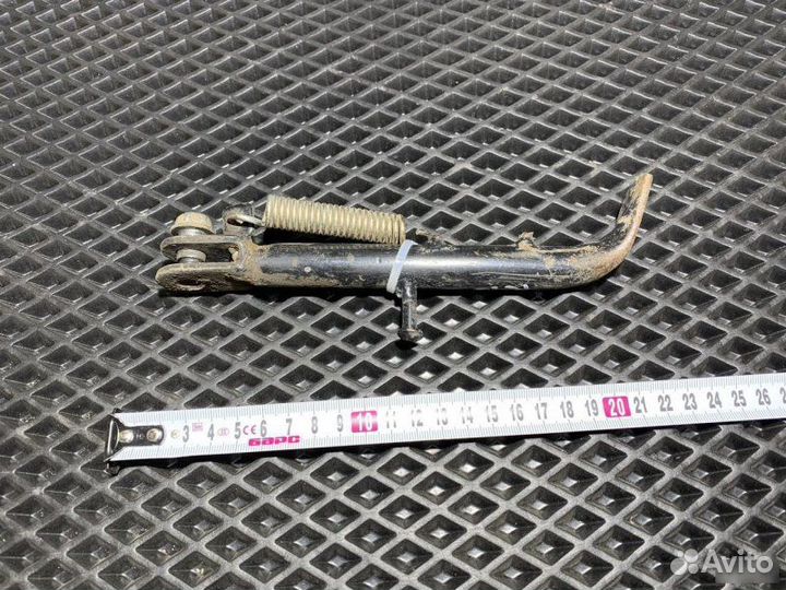 Боковая подножка на скутер