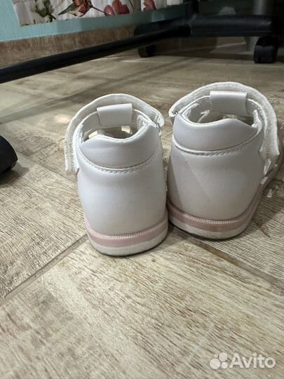 Сандалии для девочки