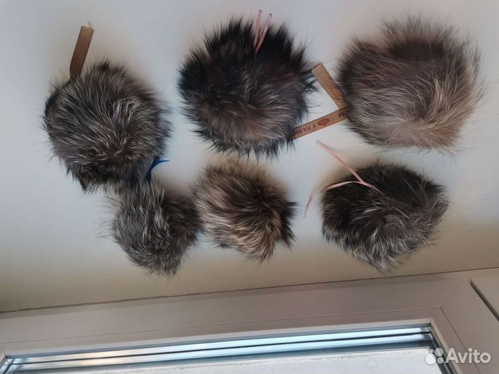 Меховые помпоны, натуральные. Чернобурка. Цена за