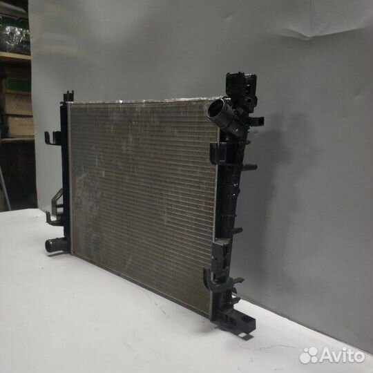Радиатор охлаждения двигателя Renault Sandero 2
