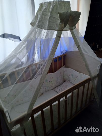 Детская кроватка