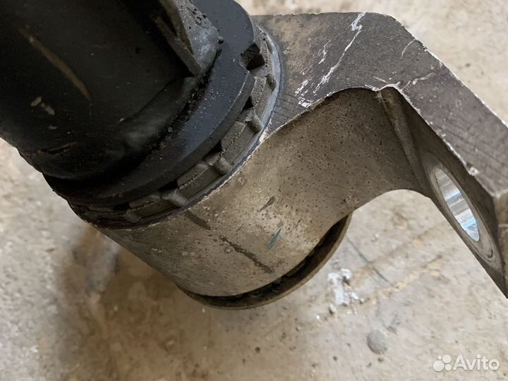 Передний правый рычаг Subaru Forester SG